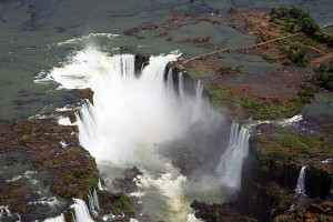 Iguazu aus der Luft - Litoral und Iguazú